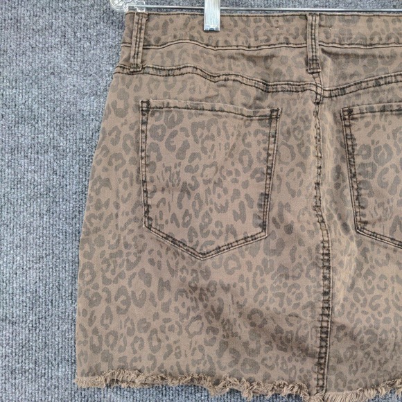 Mudd Flex Stretch Womens Jean Shorts Brown Leopard Pattern Size 13 Pockets - Picture 9 of 11